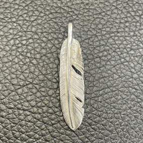 goro's | Silver Feather (Right) (M)